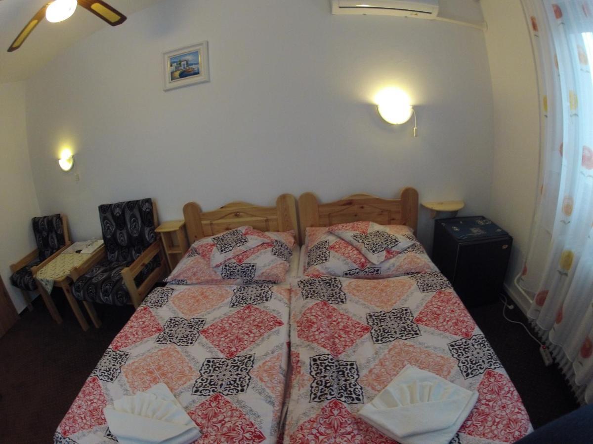 Hotel Olympos Panzio à Budaörs Extérieur photo